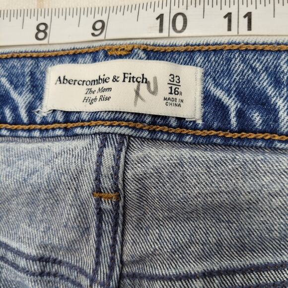 Abercrombie & Fitch The Mom high rise jeans distressed raw hem - Picture 5 of 9